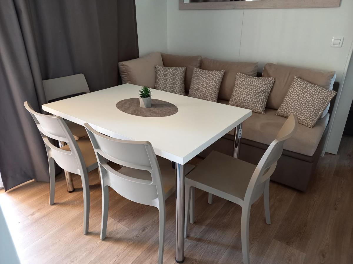 Mobile Home Agava 비오그라드나모루 외부 사진